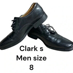 Clark’s Tilden Oxford Collection shoes,men size  8.Black leather soft cushion.
